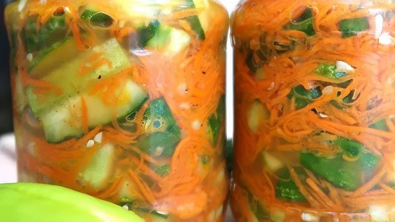 How to properly prepare pickled cucumbers with carrots for winter