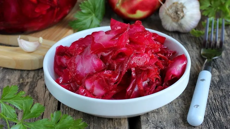 Pickled red cabbage with beetroot
