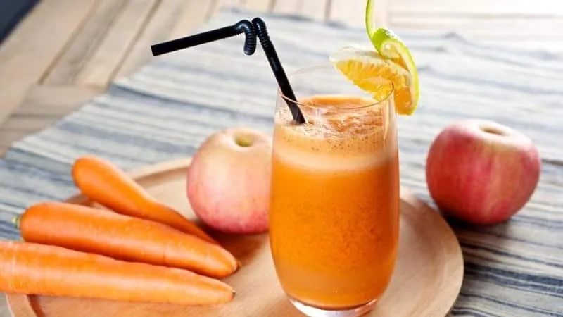 How to prepare apple and carrot juice with a juicer for winter