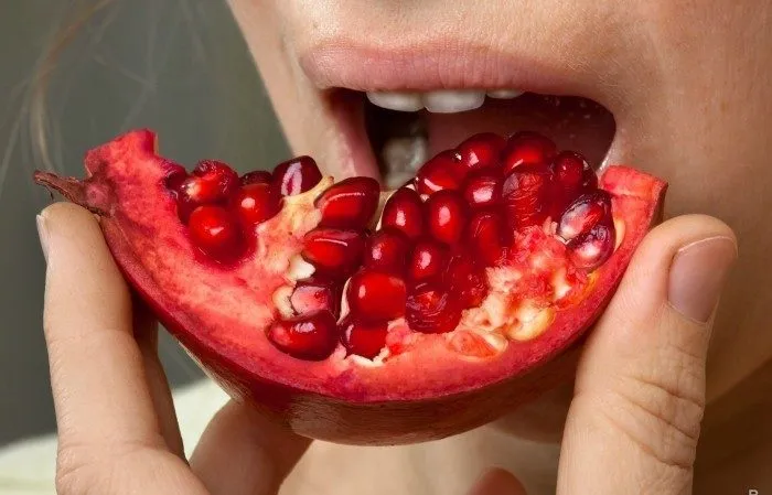 Pomegranate - daily intake norms, can you eat the seeds
