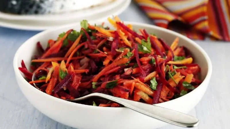 Calories, vitamins, and nutritional value of raw and cooked carrots