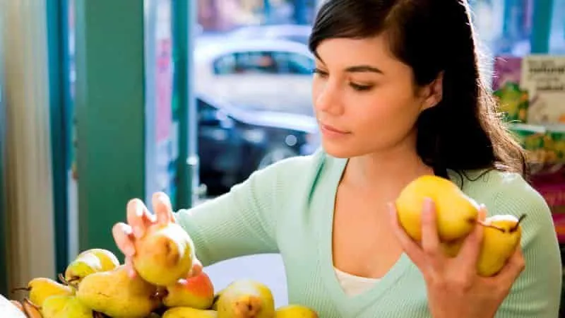 Benefits and potential drawbacks of pears for women