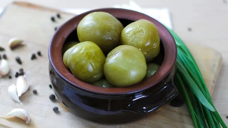 Easy and tasty pickled green tomato recipes: how to prepare and preserve them for winter