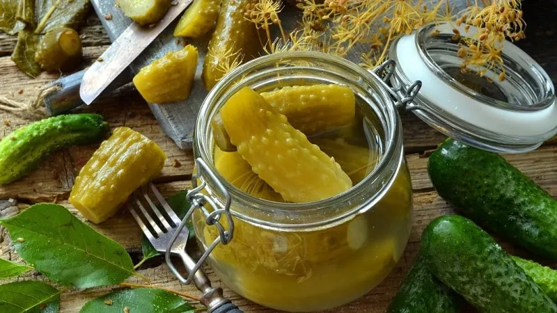 Why pickled cucumbers are hollow inside and how to preserve them correctly to prevent this issue