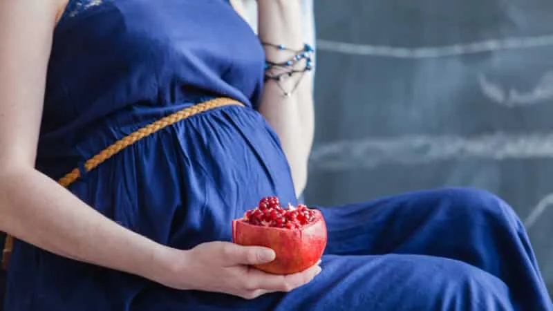 Pomegranate - daily intake norms, can you eat the seeds