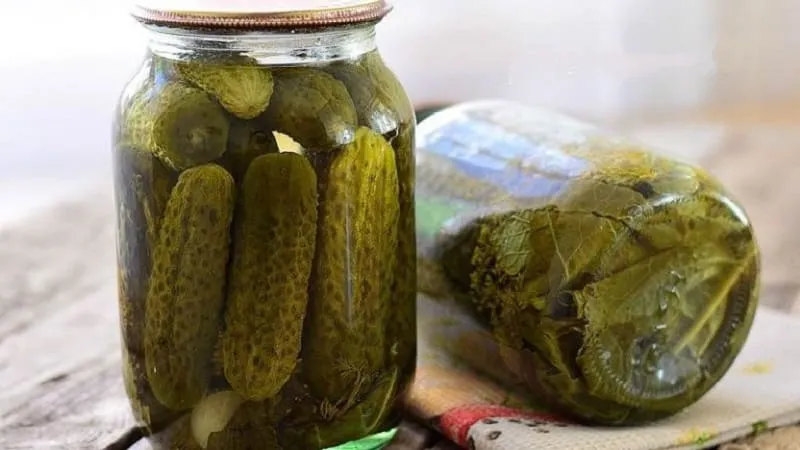 Why pickled cucumbers are hollow inside and how to preserve them correctly to prevent this issue