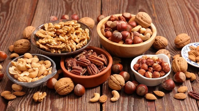 How many nuts a day can you eat when losing weight