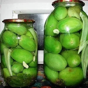 How to Properly Prepare Salted Tomatoes in Jars "Like Barrel" in a Cold Way: Recipes and Helpful Tips