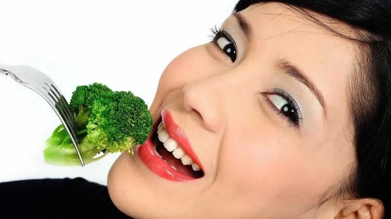 Is broccoli good for weight loss and in what form and quantity should it be included in a diet