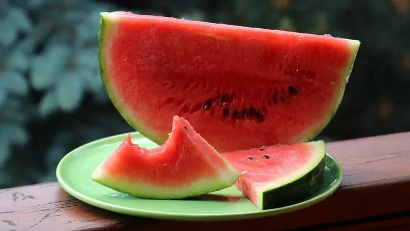 How to tell if a watermelon has spoiled and what to do if it happens