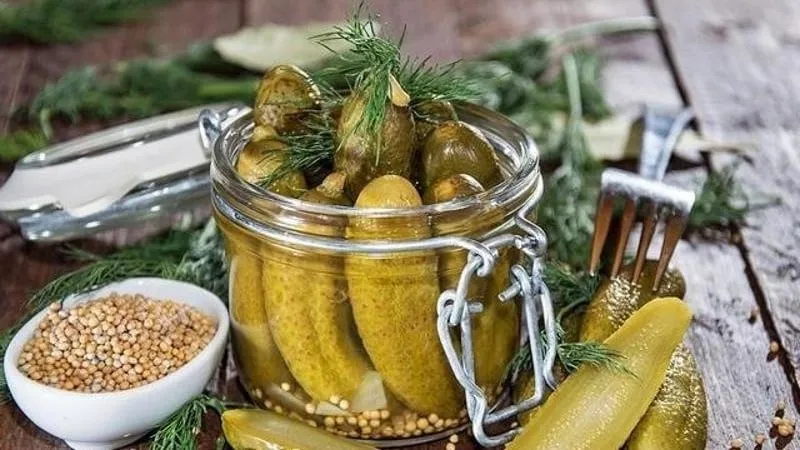Why pickled cucumbers are hollow inside and how to preserve them correctly to prevent this issue