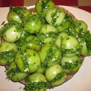 Easy and tasty pickled green tomato recipes: how to prepare and preserve them for winter