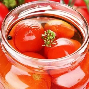 How to properly prepare salted tomatoes in jars "barrel-style" using the cold method: recipes and useful tips