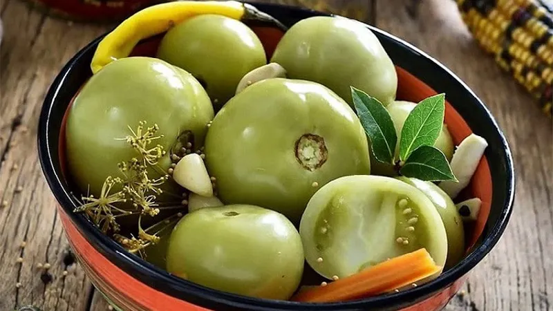 Easy and tasty pickled green tomato recipes: how to prepare and preserve them for winter