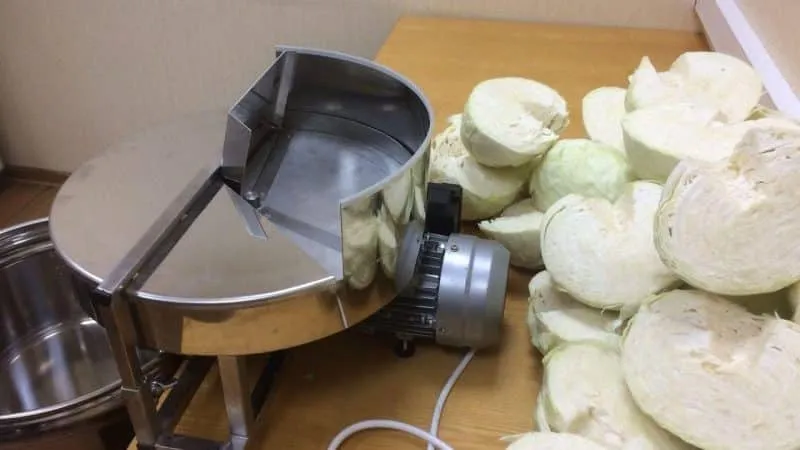 Guide on how to properly salt cabbage for winter in a pot with various ingredients