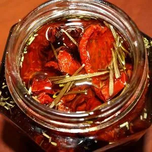 How to make sun-dried tomatoes at home: a selection of the best methods for preserving tomatoes