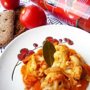 How to preserve cauliflower in tomato juice for winter: recipes