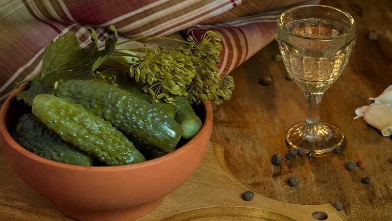 Why pickled cucumbers are hollow inside and how to preserve them correctly to prevent this issue