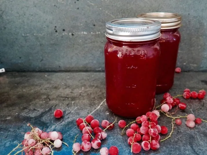 When to harvest red currants and how to do it quickly